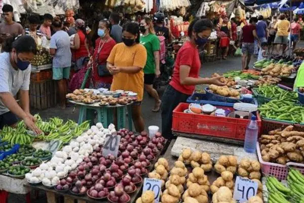 NEDA : Filipinos spending P64 a day for 3 meals not "food poor"